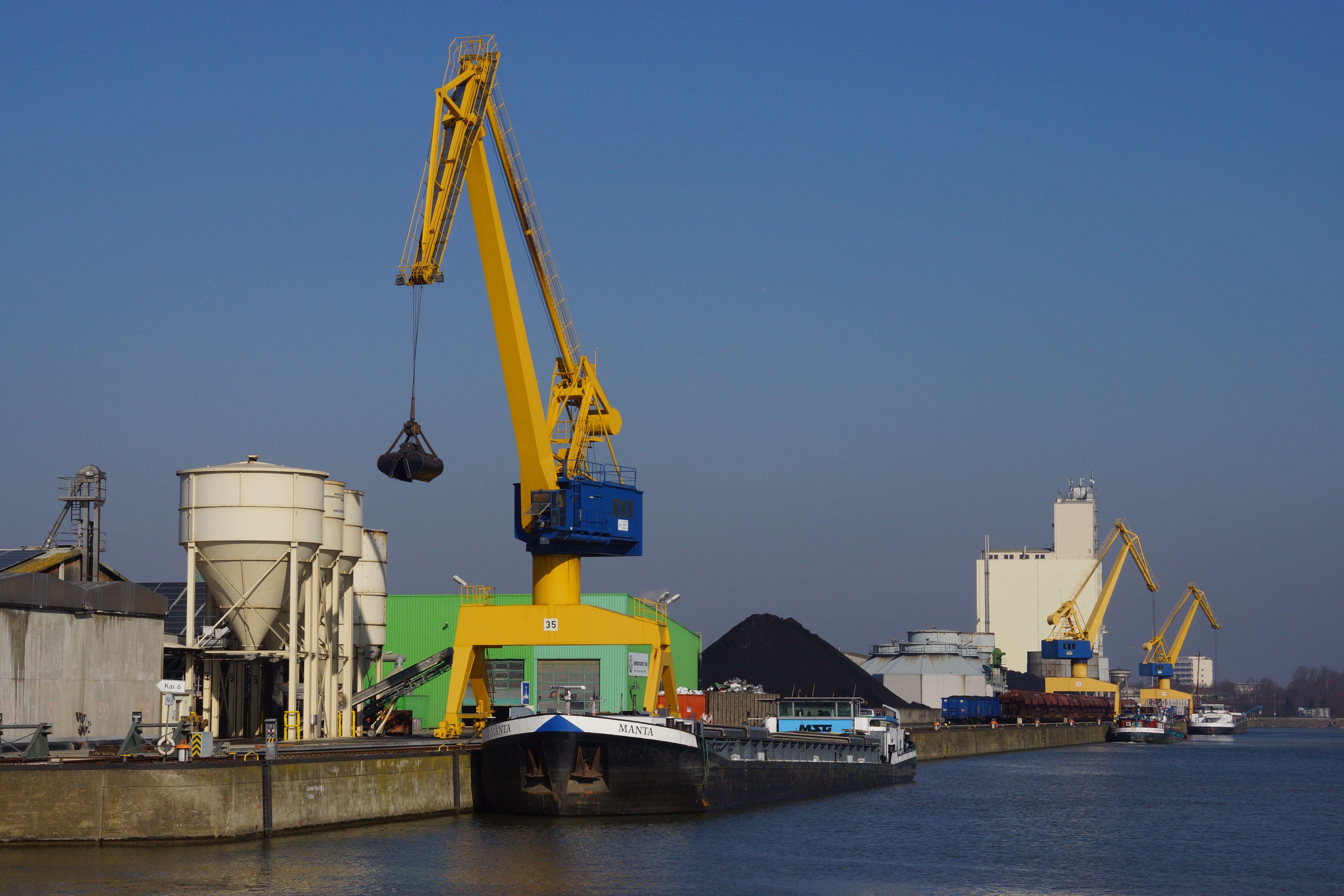 Massengutumschlag Binnenschiff bayernhafen Nürnberg