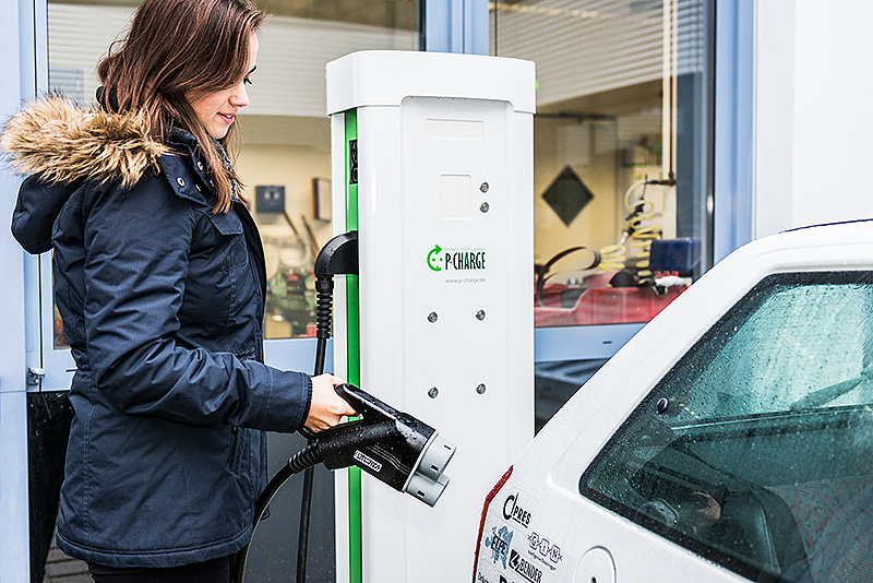 Elektrofahrzeug an der Ladestation Nürnberg