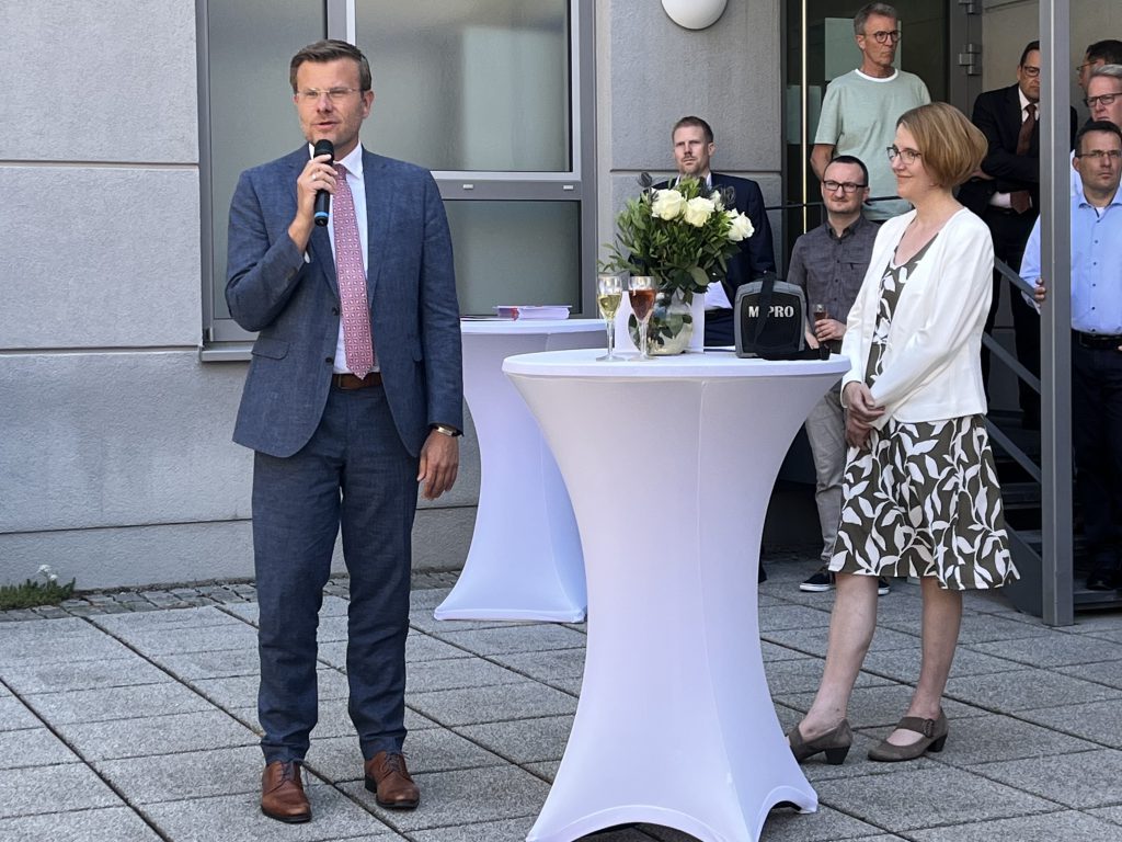 Begrüßung zur Feier des 20-jährigen Jubiläums des Wirtschaftsrathauses durch Oberbürgermeister Marcus König und Leiterin der Wirtschaftsförderung Nürnberg Dr. Susanne Hoffmann